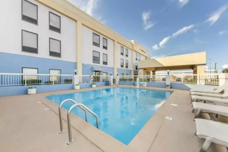 Hampton Inn - 17