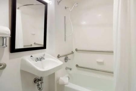Hampton Inn Seaport Financial District - 48