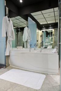 Hilton Madrid Airport - 86
