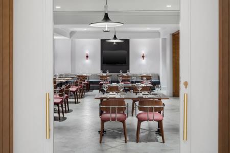 The Madison, a Hilton - 18
