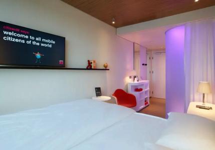 citizenM Schiphol Airport - 29