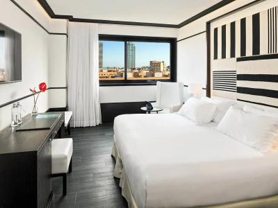 H10 Marina Barcelona - 32