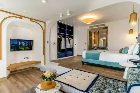 Cresanto Luxury Suites - 91