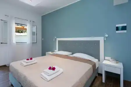 Anita - 8