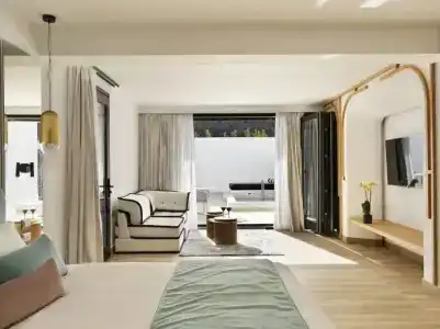 Cresanto Luxury Suites - 40