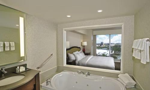 Hilton/ Fallsview and Suites - 82