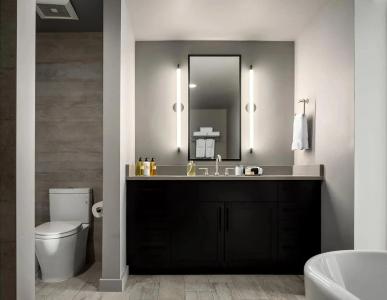 Thompson Seattle - 76