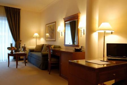 Athens Atrium & Jacuzzi Suites - 41