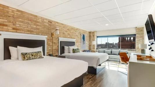 Riverwalk Plaza - 114