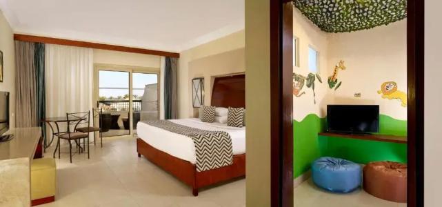 Coral Sea Holiday Resort and Aqua Park - 50