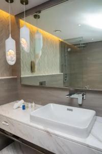 Radisson Blu & Resort, Abu Dhabi Corniche - 35