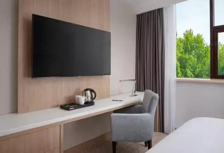 DoubleTree by Hilton - 37