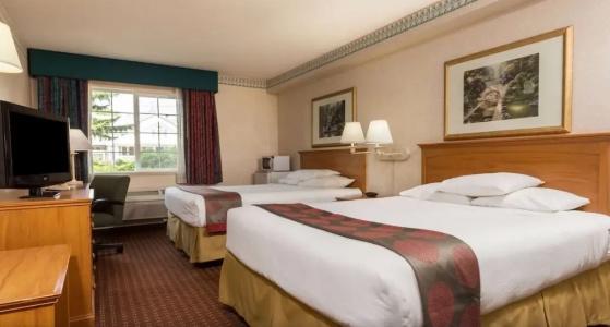 Ramada by Wyndham Portland - 15