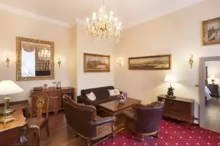 Iron Gate & Suites - 47