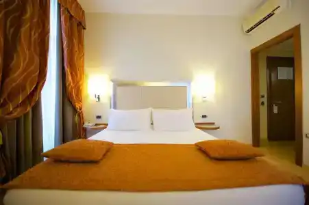 Best Western Crystal Palace - 13