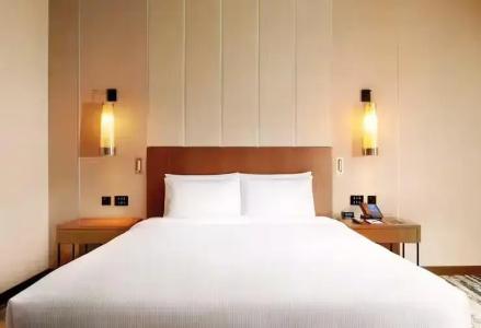 Hilton - 37