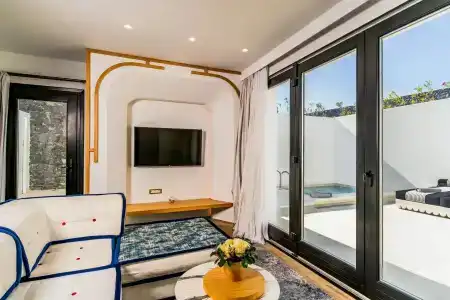 Cresanto Luxury Suites - 80