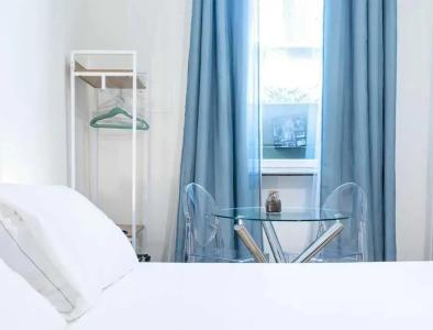 b&b Too Cute 2b Str8 - 107