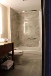 Howard Johnson Plaza by Wyndham - 58