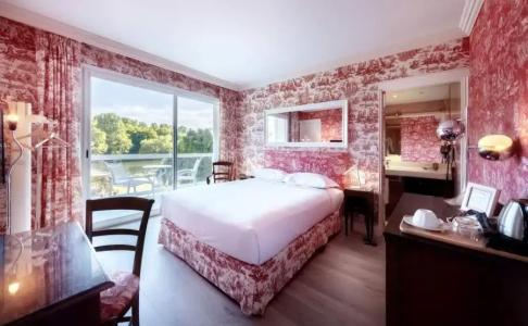 Relais & Châteaux Hôtel La Réserve - 17