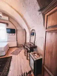 Local Cave House - 19