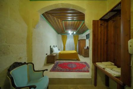 Holiday Cave - 108