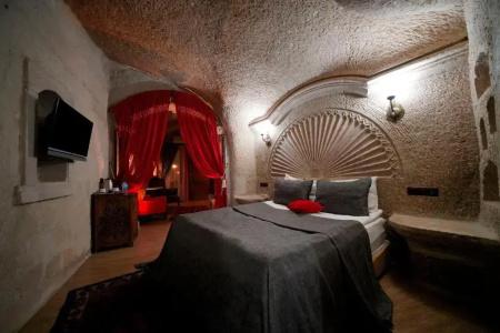 Holiday Cave - 120