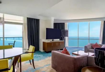 Hilton - 44