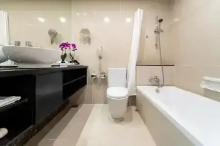 Royal @ Queens (SG Clean, Staycation Approved) - 40