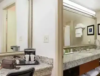 DoubleTree by Hilton Miami Airport & Convention Center - 56