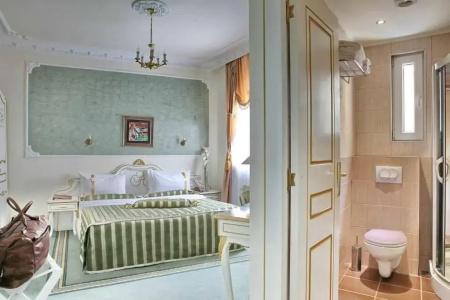 Queen's Astoria Design - 36