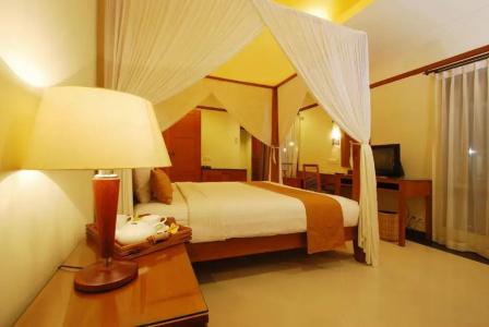 Yulia Beach Inn Kuta - 51