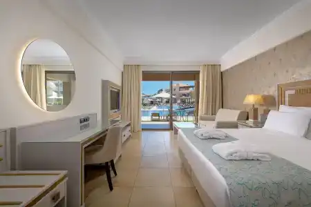 La Marquise Luxury Resort Complex - 50