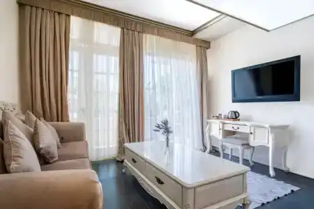 Elegance East - 64