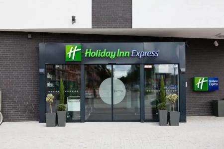 Holiday Inn Express Airport - 33