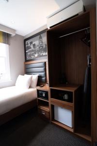 London Court - 62
