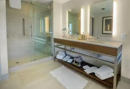 DoubleTree by Hilton New York - 61