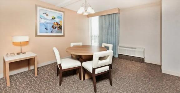 DoubleTree by Hilton Virginia Beach - 58