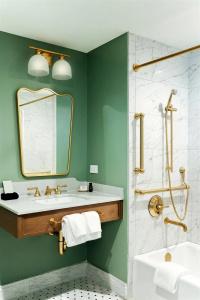 Artmore - 54