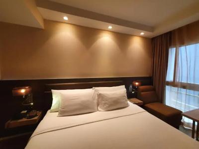 Amora Neoluxe Suites - 10