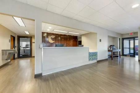 Hampton Inn - 1