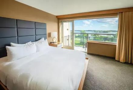 DoubleTree by Hilton New York - 48
