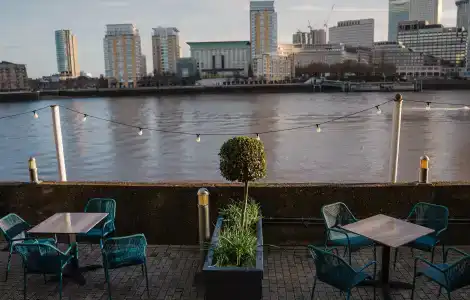 DoubleTree by Hilton London – Docklands Riverside - 36