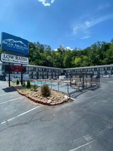 Bear Mount Inn & Suites - 0