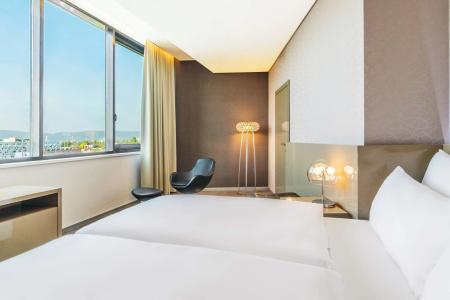 Nh Bratislava Gate One - 90