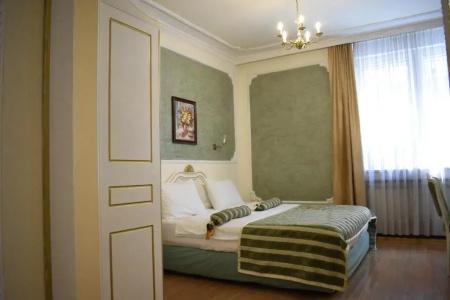Queen's Astoria Design - 19