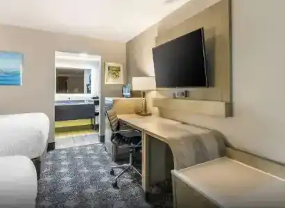 Clarion Inn - 63