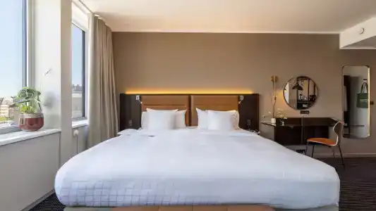 The Square - 116