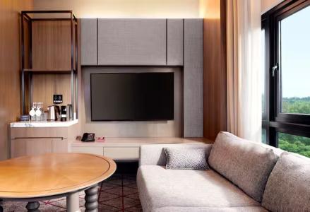 DoubleTree by Hilton Lakeside - 68