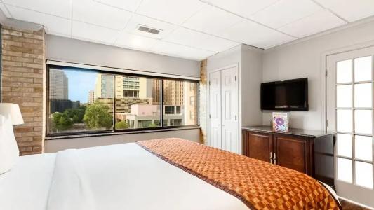 Riverwalk Plaza - 132